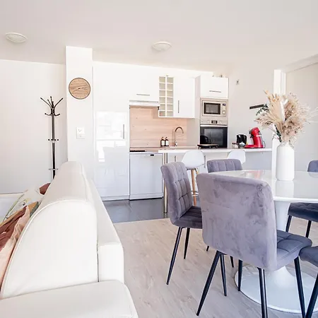 Prestige & Cathedral View Apartment *